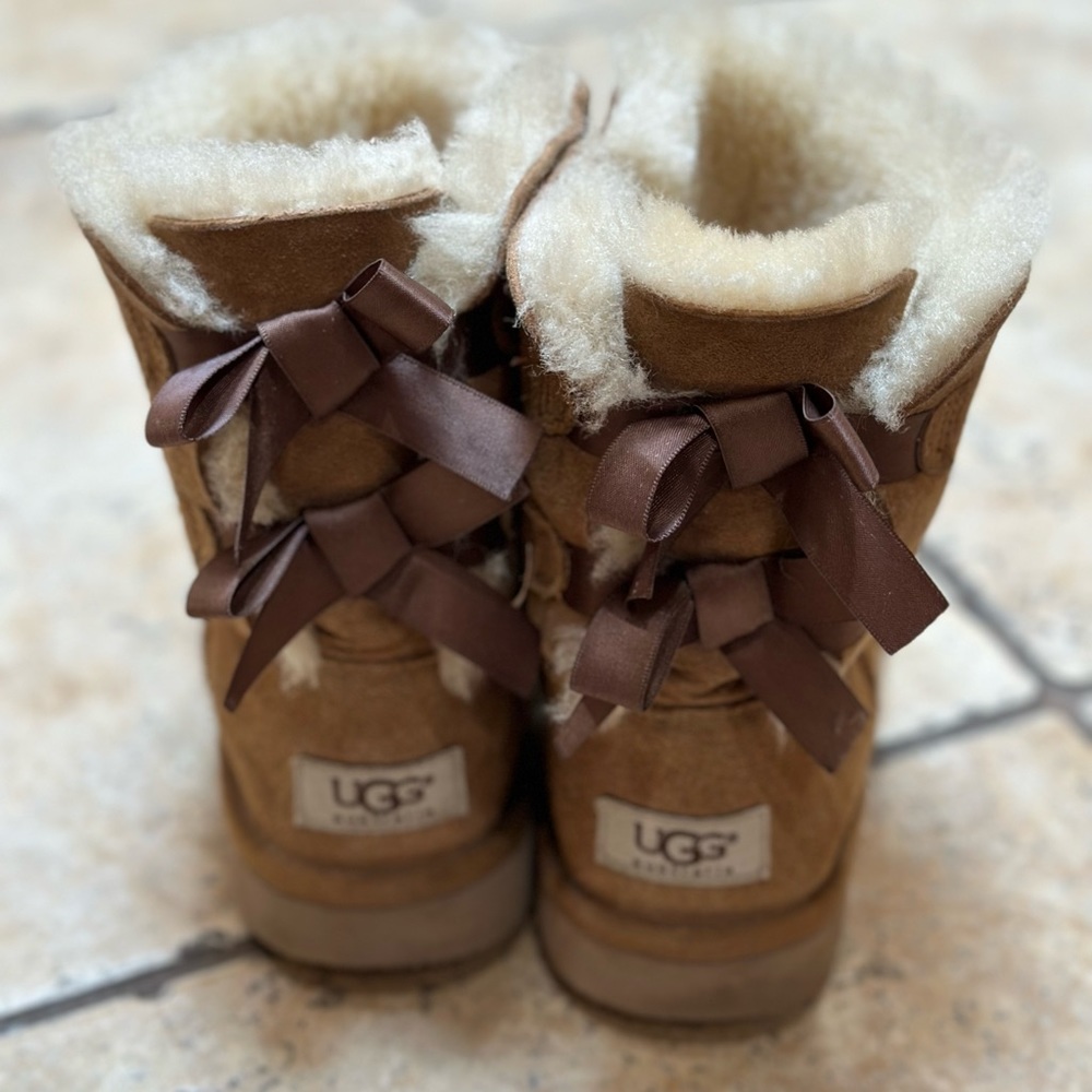 Super cute Youth Ugh Boots with ribbons